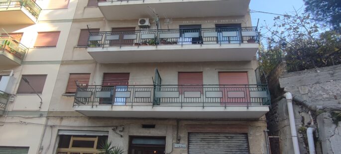 Rif 245 ( Appartamento in Via Castrenze di Bella )